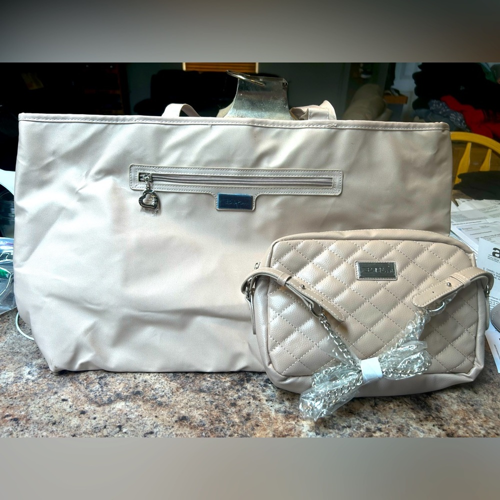 Leather larger bag and leather purse new never used